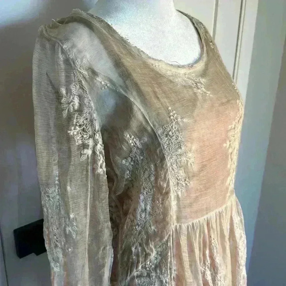 Soft surroundings cream tunic with underlay and floral detail size XS small - Picture 2 of 11